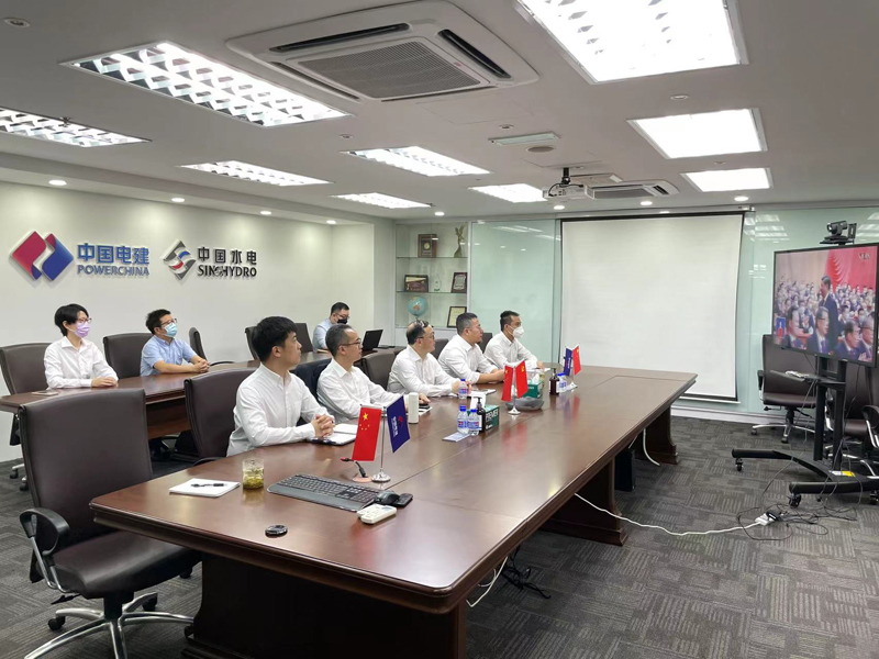 亚太区域总部马来西亚驻地观看二十大开幕会.jpg