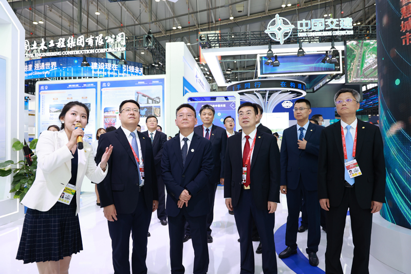 图片2 国资委党委委员苟坪参观cq9跳高高展台 2.JPG