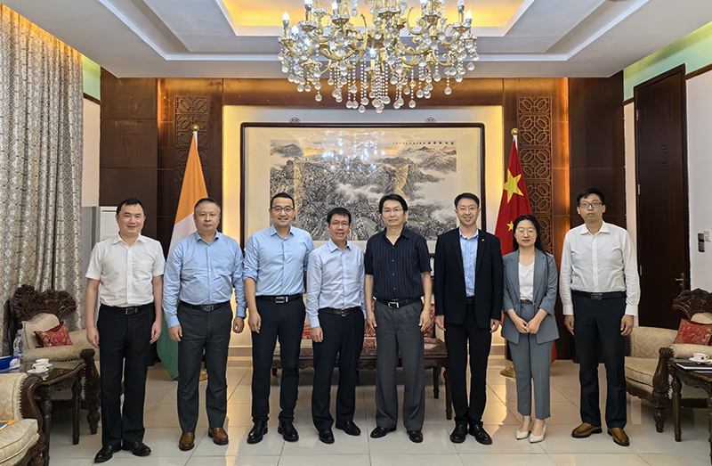 图1-唐玉华拜会中国驻科特迪瓦大使吴杰.jpg